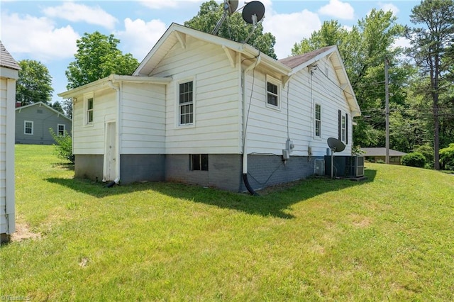 127 Oak Summit Rd, Winston-Salem, NC 27105 - view of side of property with a lawn
