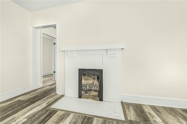 127 Oak Summit Rd, Winston-Salem, NC 27105 - detailed view of wood finished floors and a fireplace with flush hearth