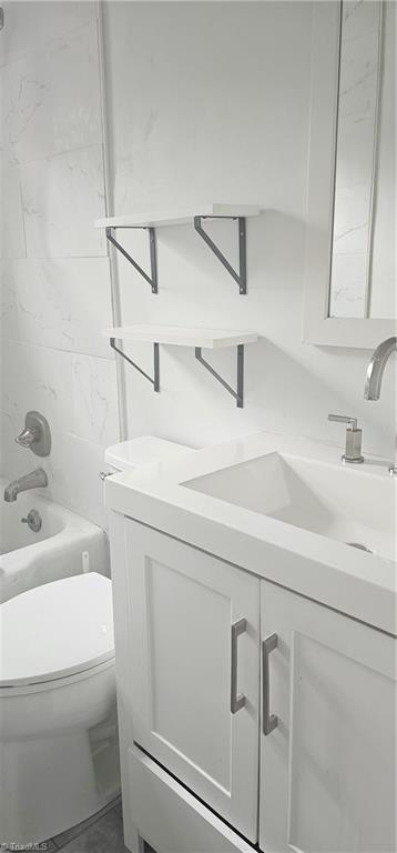 508 Twin Oak Ct, High Point, NC 27260 - bathroom with vanity, toilet, and shower / tub combination