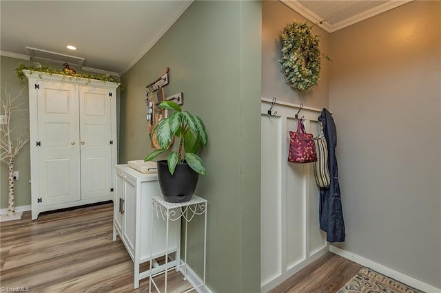1055 Old Silver Hill Rd, Lexington, NC 27292 - entryway with crown molding, wood finished floors, baseboards, and recessed lighting