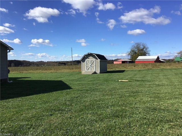 view of yard featuring a shed and an outbuilding