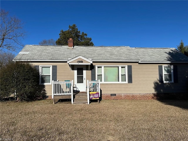 view of front of property with a front yard