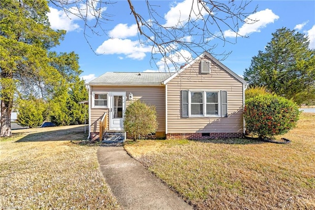 bungalow-style house with a front lawn