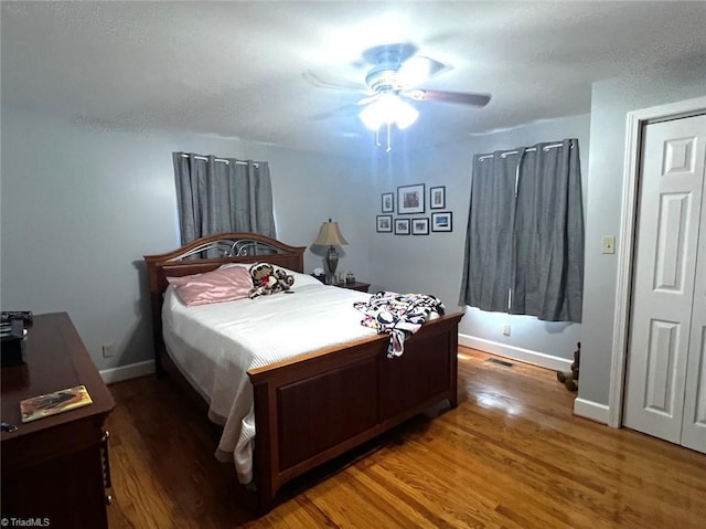 bedroom featuring dark wood-type flooring and ceiling fan