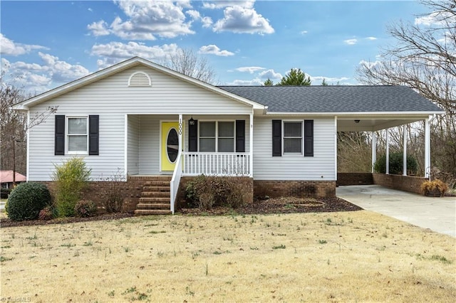 view of front of house featuring covered porch, a front lawn, and a carport