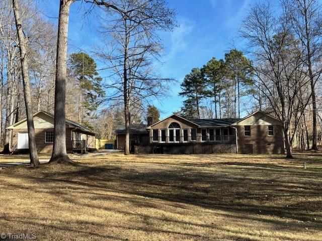 view of front of property with a front yard