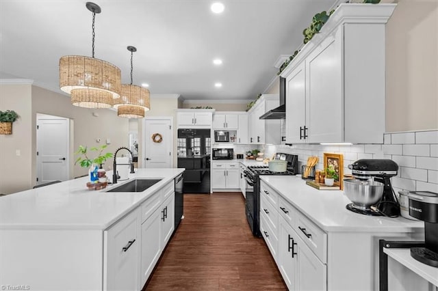 kitchen featuring dishwashing machine, ornamental molding, black gas range oven, and a sink