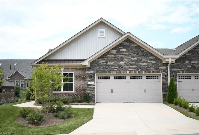 view of front facade with a garage