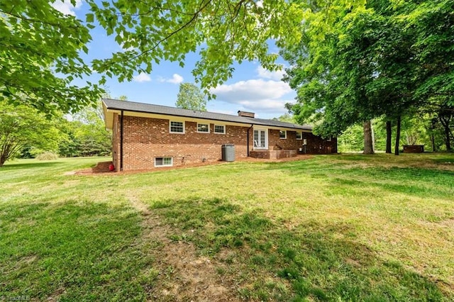 2517 Hopewell Friends Rd, Asheboro, NC 27205 - back of house featuring brick siding and a yard