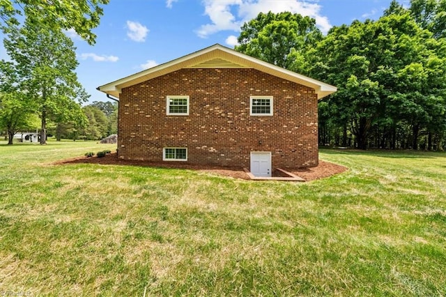 2517 Hopewell Friends Rd, Asheboro, NC 27205 - view of side of property with brick siding and a lawn