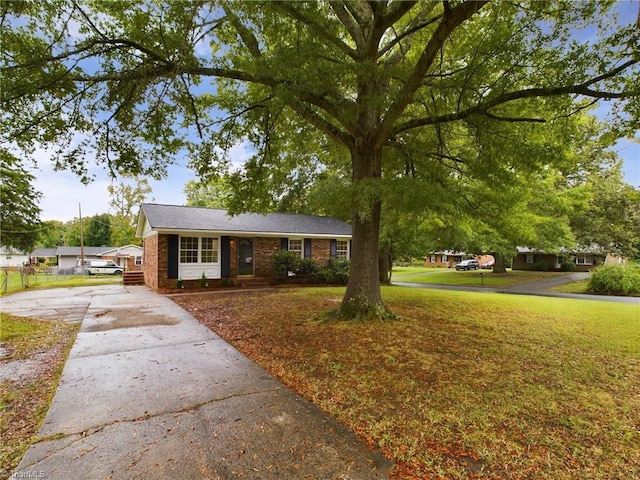 ranch-style house with a front yard