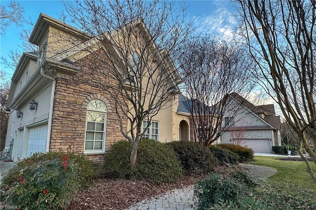 view of front facade featuring a garage