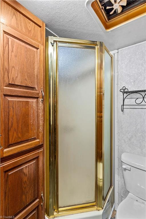1595 Cheatham Ford Rd, Hiddenite, NC 28636 - full bathroom featuring toilet, a shower stall, and a textured ceiling