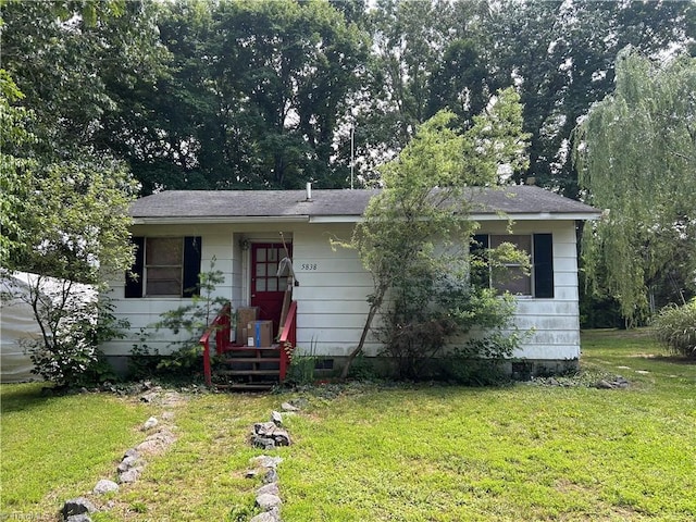 5838 Hedgecock Rd, Kernersville, NC 27284 - view of front of home featuring a front lawn