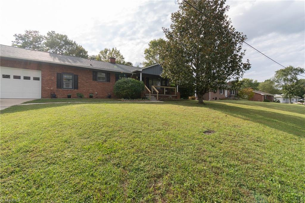 view of front of house with covered porch