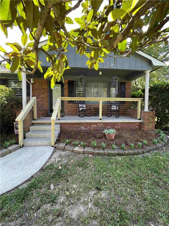 view of front of house with covered porch