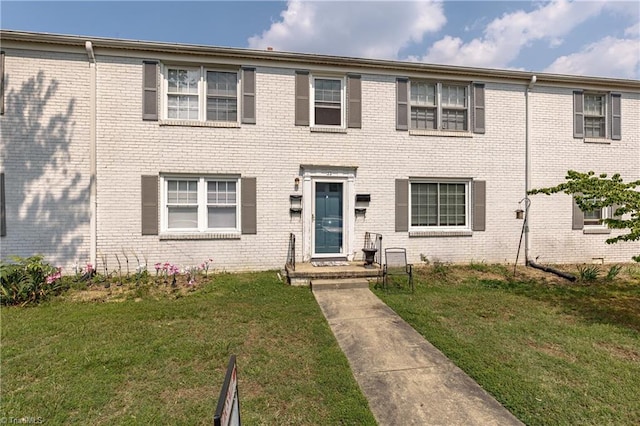 view of front of home with a front lawn