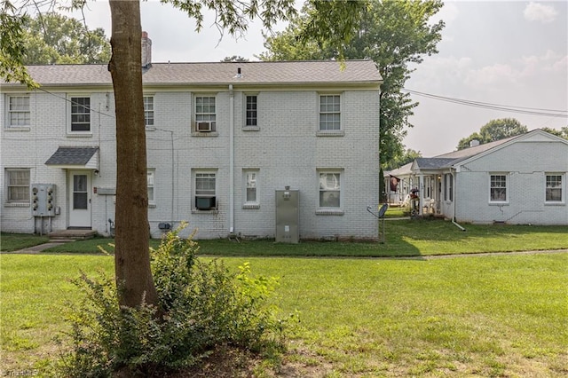 back of house featuring a lawn