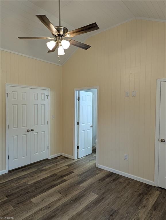 unfurnished bedroom featuring ceiling fan, dark wood-style floors, a closet, and lofted ceiling