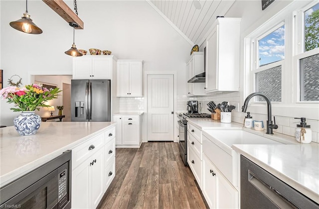 602 Shoreline Rd, New London, NC 28127 - kitchen with stainless steel appliances, light countertops, dark wood-style flooring, backsplash, and white cabinets