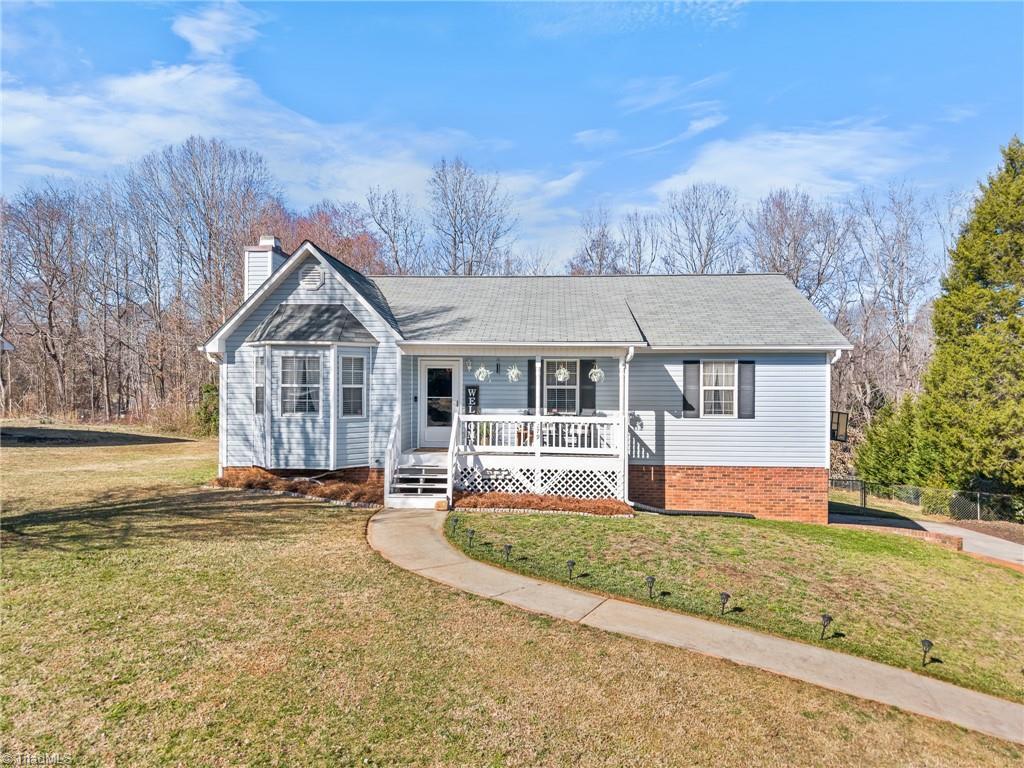 ranch-style house featuring a front yard and a porch