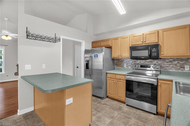3931 Hickswood Forest Dr, High Point, NC 27265 - kitchen featuring stainless steel appliances, lofted ceiling, decorative backsplash, ceiling fan, and a peninsula
