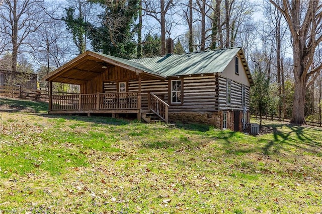 view of front of house featuring a front yard and a deck