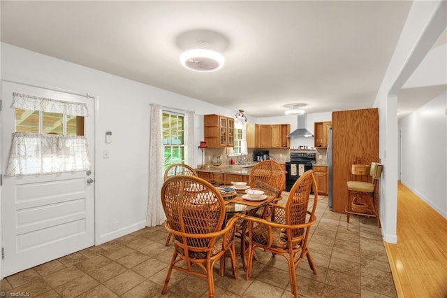 206 Westwood Dr, Kernersville, NC 27284 - dining area featuring baseboards