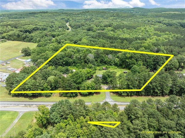 131 J Nettie Dr, Lexington, NC 27292 - aerial view of property and surrounding area featuring a forest and property boundaries highlighted