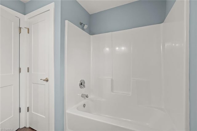 bathroom with shower / tub combination