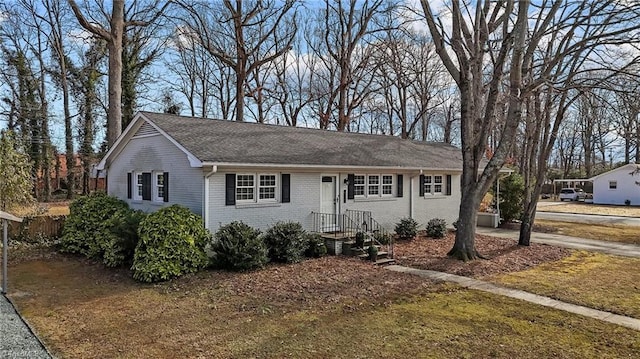 single story home featuring a front lawn