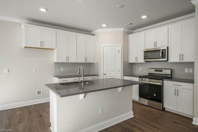 1404 Amberview Ln, Kernersville, NC 27284 - kitchen featuring crown molding, dark countertops, stainless steel appliances, and a sink