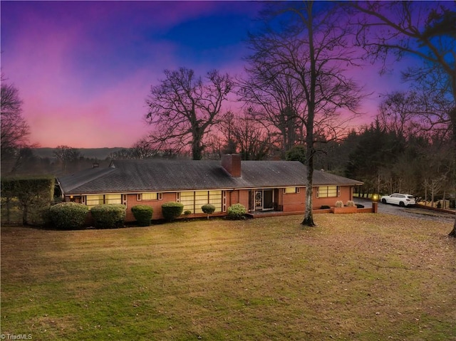 view of front of house featuring a lawn