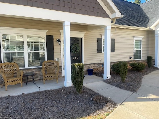 entrance to property featuring a porch