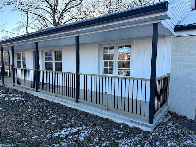 property entrance with covered porch