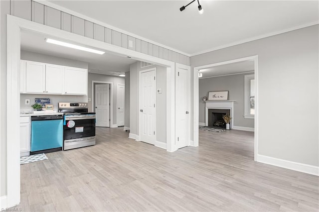 kitchen featuring light wood-type flooring, ornamental molding, electric stove, white cabinetry, and dishwashing machine