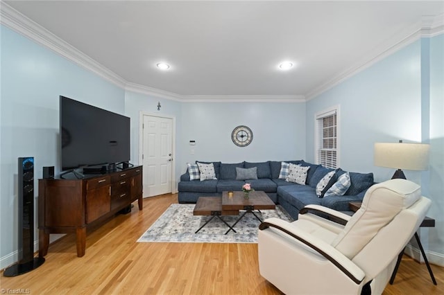 living room with recessed lighting, baseboards, light wood-style floors, and ornamental molding