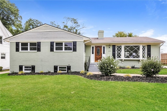 split level home featuring a front yard