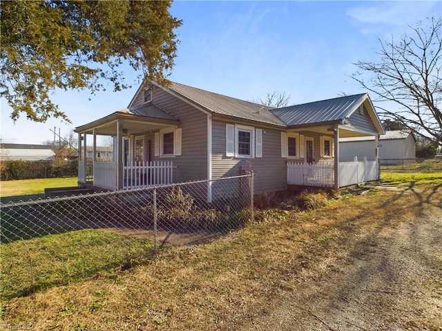 single story home with covered porch