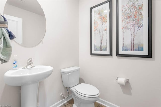 bathroom featuring sink and toilet