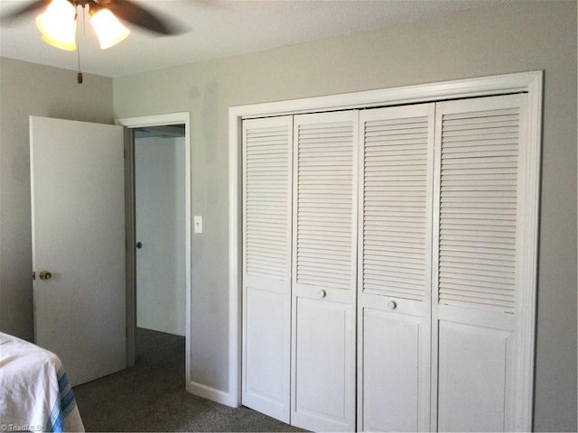 unfurnished bedroom featuring ceiling fan and a closet