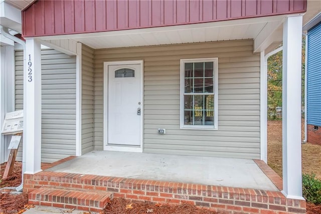 doorway to property featuring covered porch