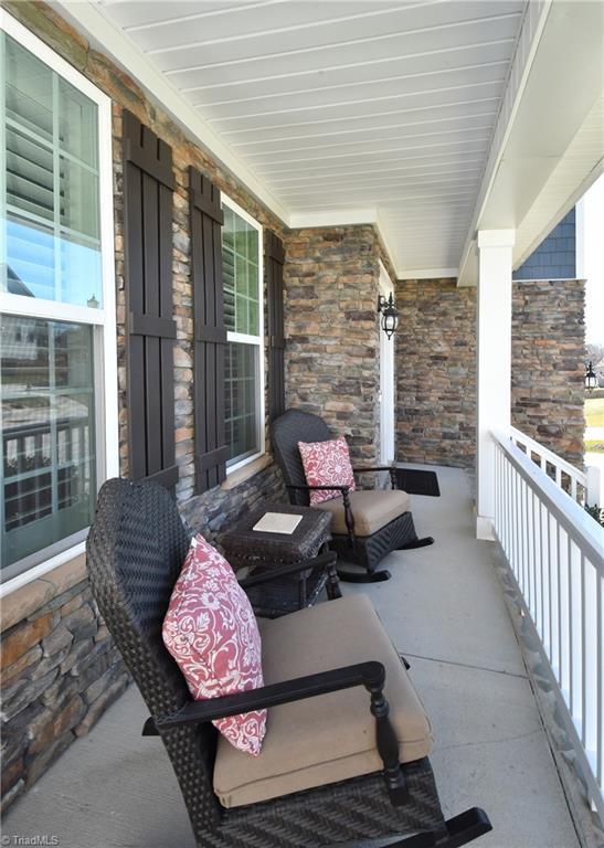 view of patio / terrace with a porch