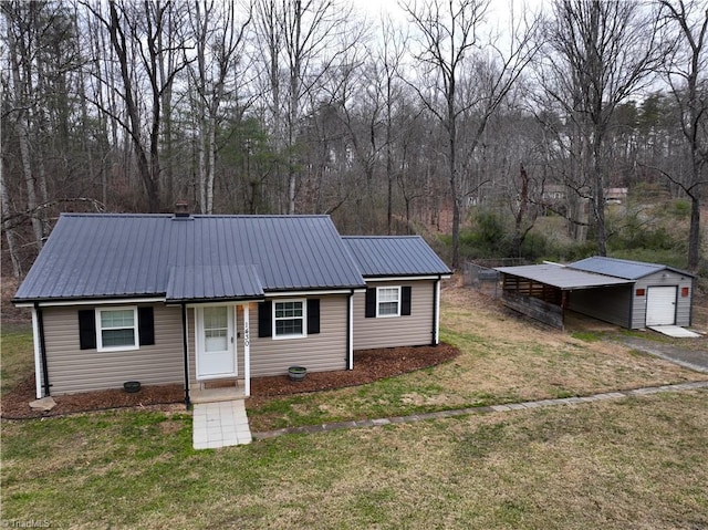 view of front of property with an outbuilding and a front yard