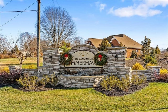 community sign with a lawn