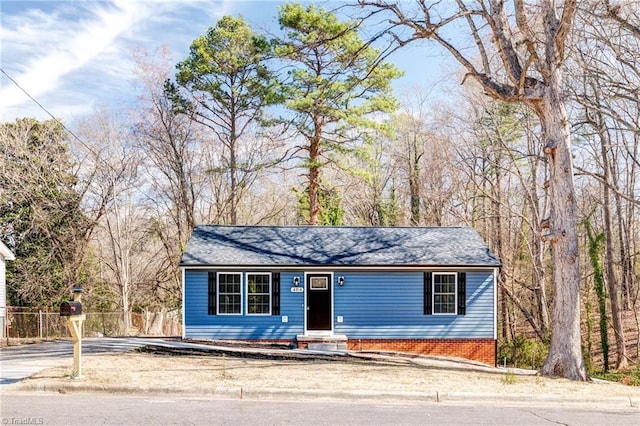 ranch-style home with entry steps and fence