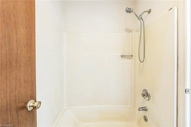 bathroom with shower / washtub combination