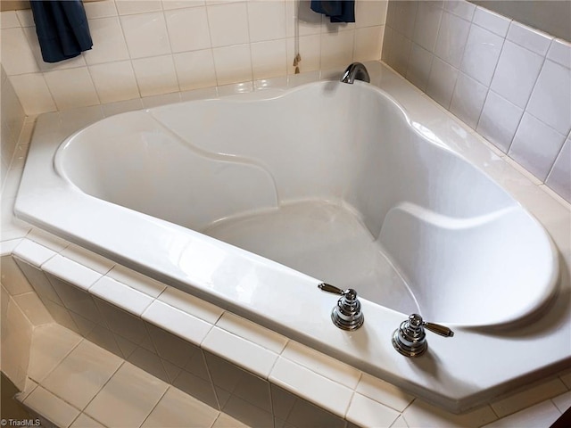 interior details with tiled tub