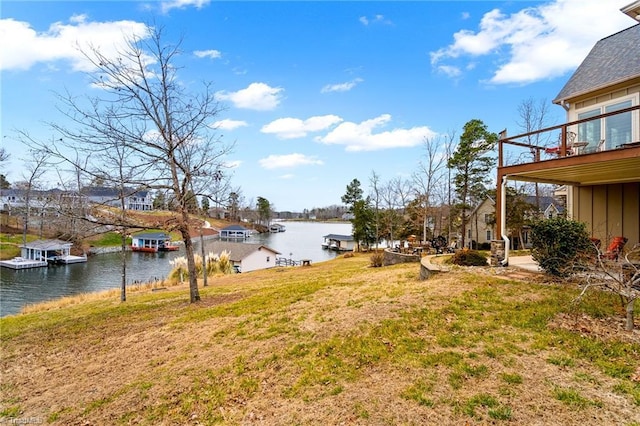 view of yard featuring a water view