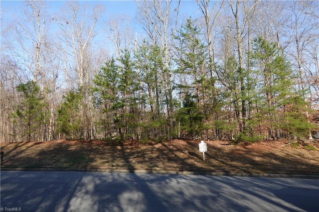 Listing photo 3 for 5206 Postbridge Dr, Greensboro NC 27407